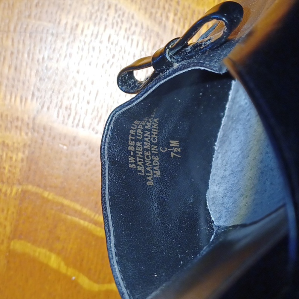 Easy Spirit Leather Slip Ons - NWOT - Picture 7 of 8